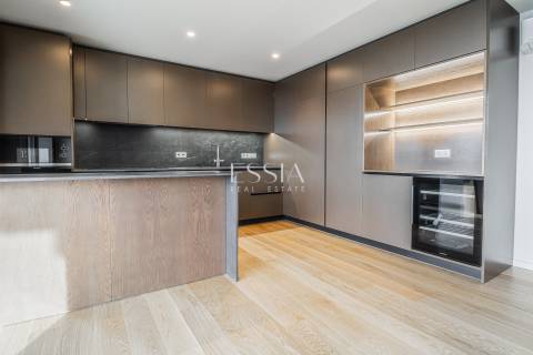 Penthouse T3 Duplex aos Jardins da Arrábida com Vistas de Rio e de Mar