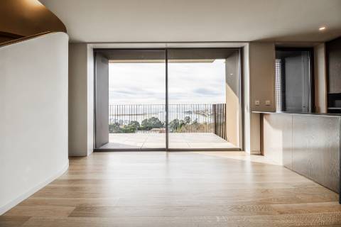 Penthouse T3 Duplex aos Jardins da Arrábida com Vistas de Rio e de Mar