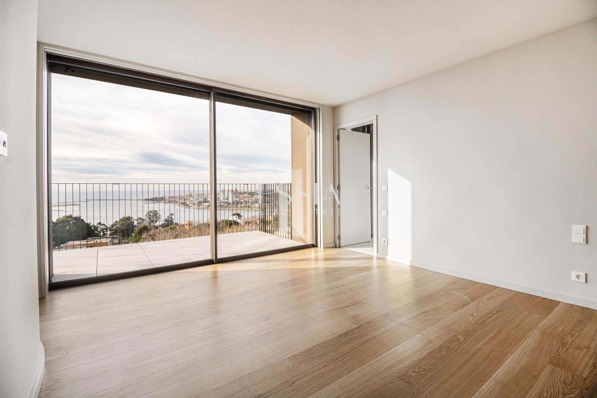 Penthouse T3 Duplex aos Jardins da Arrábida com Vistas de Rio e de Mar