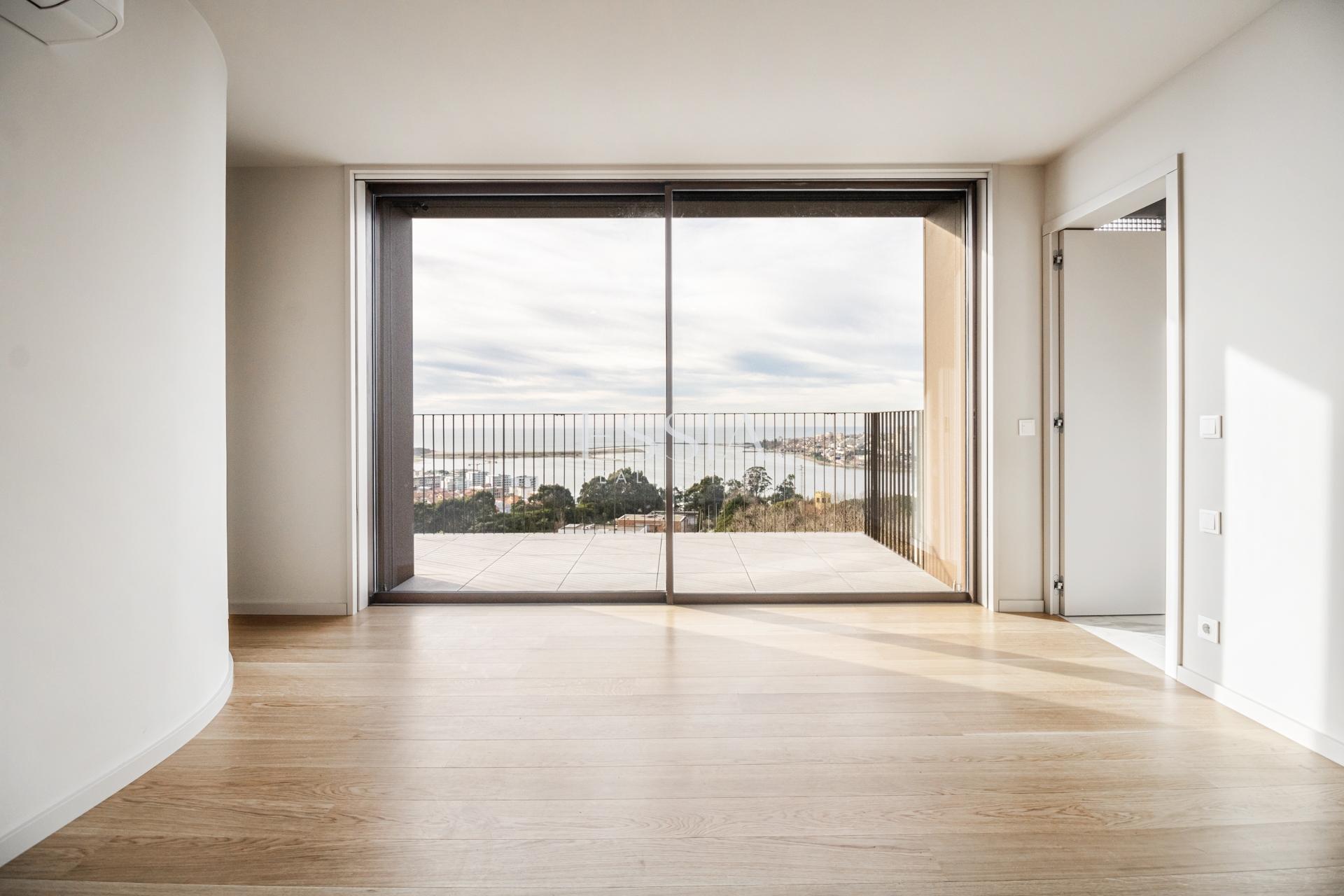 Penthouse T3 Duplex aos Jardins da Arrábida com Vistas de Rio e de Mar