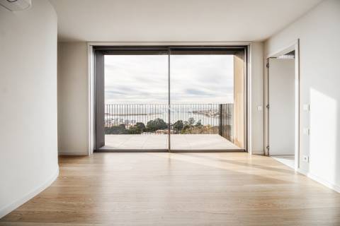 Penthouse T3 Duplex aos Jardins da Arrábida com Vistas de Rio e de Mar