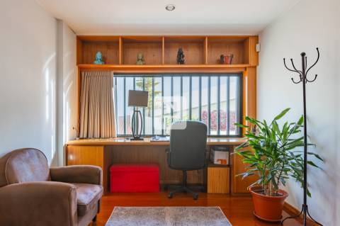 Moradia T4 Vistas Rio Douro com Piscina e Cais Privativo em Gondomar