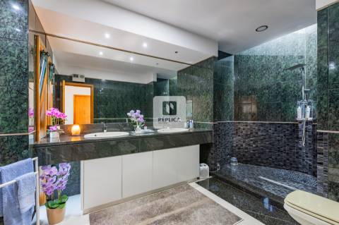 Moradia T4 Vistas Rio Douro com Piscina e Cais Privativo em Gondomar