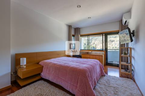 Moradia T4 Vistas Rio Douro com Piscina e Cais Privativo em Gondomar