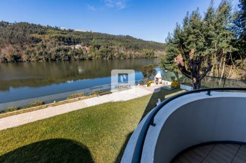 Moradia T4 Vistas Rio Douro com Piscina e Cais Privativo em Gondomar