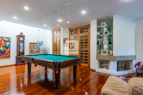 Moradia T4 Vistas Rio Douro com Piscina e Cais Privativo em Gondomar