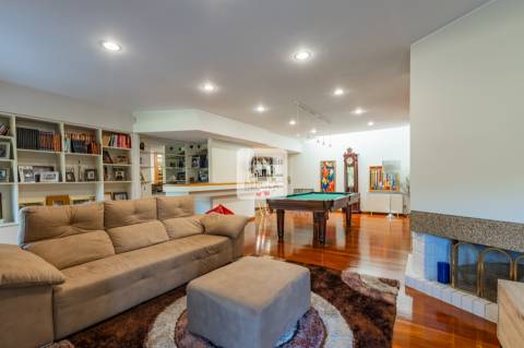 Moradia T4 Vistas Rio Douro com Piscina e Cais Privativo em Gondomar