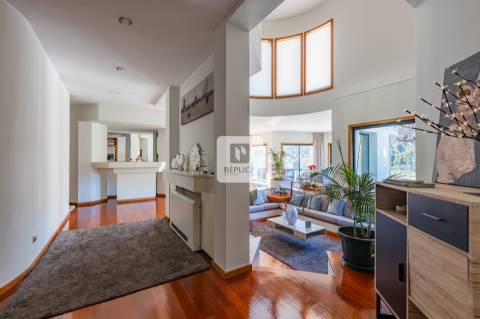 Moradia T4 Vistas Rio Douro com Piscina e Cais Privativo em Gondomar