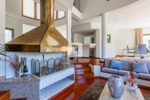 Moradia T4 Vistas Rio Douro com Piscina e Cais Privativo em Gondomar