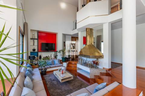 Moradia T4 Vistas Rio Douro com Piscina e Cais Privativo em Gondomar