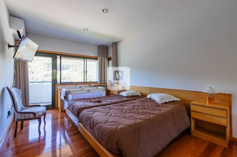 Moradia T4 Vistas Rio Douro com Piscina e Cais Privativo em Gondomar