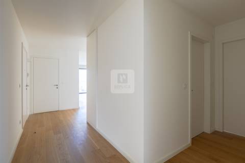 Apartamento T3 em Canidelo - Condomínio com Piscina Exterior e Campo de Padel