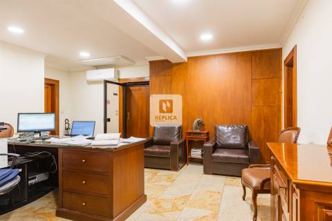 Escritório Mobilado na Rua Passos Manuel - Baixa do Porto &#124; Exclusivo Réplica