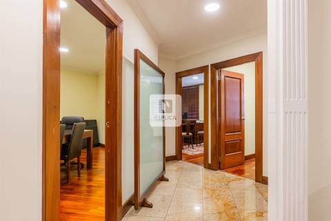 Escritório Mobilado na Rua Passos Manuel - Baixa do Porto &#124; Exclusivo Réplica