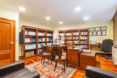 Escritório Mobilado na Rua Passos Manuel - Baixa do Porto &#124; Exclusivo Réplica