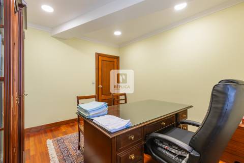 Escritório Mobilado na Rua Passos Manuel - Baixa do Porto &#124; Exclusivo Réplica