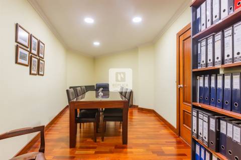 Escritório Mobilado na Rua Passos Manuel - Baixa do Porto &#124; Exclusivo Réplica