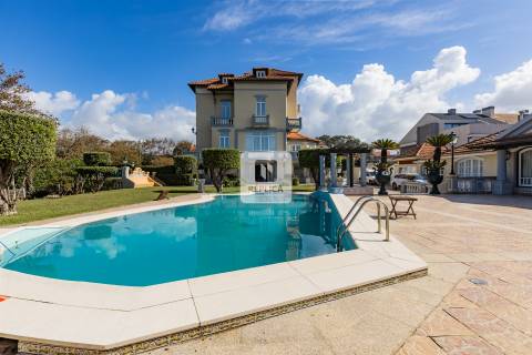 Moradia Palacete Arte Nova T6 Vistas Mar com Piscina em Vila Nova de Gaia