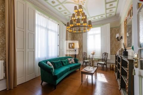 Moradia Palacete Arte Nova T6 Vistas Mar com Piscina em Vila Nova de Gaia