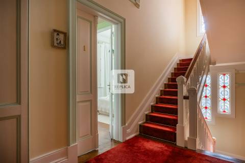 Moradia Palacete Arte Nova T6 Vistas Mar com Piscina em Vila Nova de Gaia