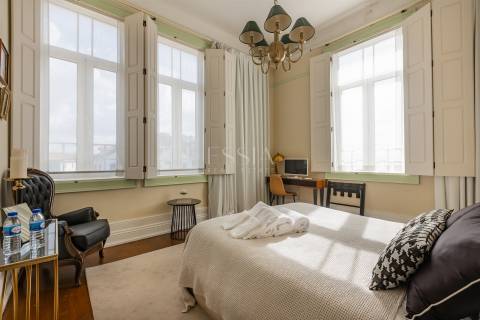 Moradia Palacete Arte Nova T6 Vistas Mar com Piscina em Vila Nova de Gaia