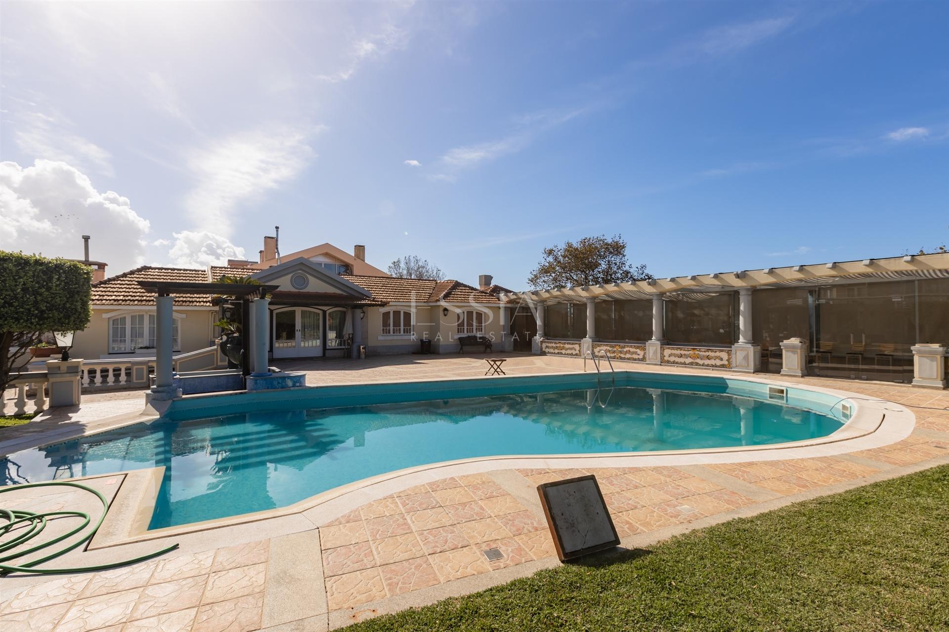 Moradia Palacete Arte Nova T6 Vistas Mar com Piscina em Vila Nova de Gaia