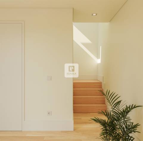 Apartamento T2 Duplex com Varanda na Baixa do Porto