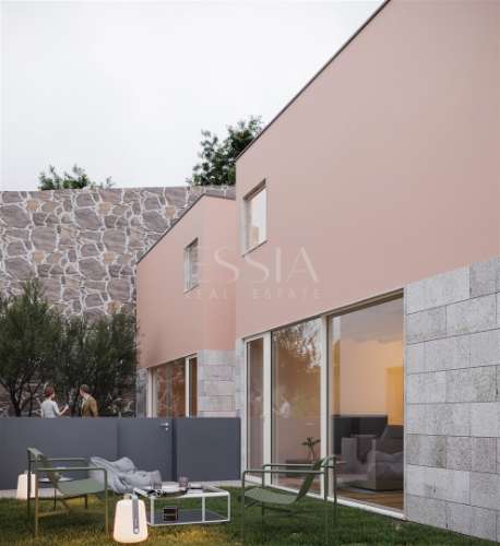 Apartamento T2 Duplex com Varanda na Baixa do Porto