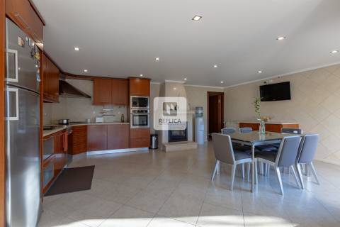 Moradia T5 Triplex em Nogueira da Maia