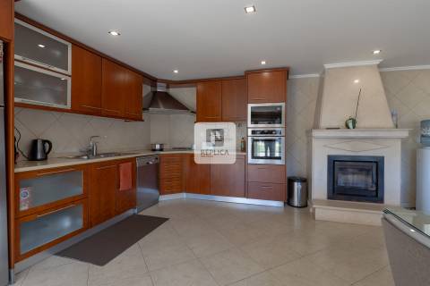 Moradia T5 Triplex em Nogueira da Maia