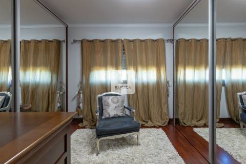 Moradia T5 Triplex em Nogueira da Maia