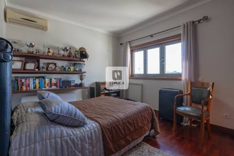 Moradia T5 Triplex em Nogueira da Maia