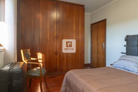 Moradia T5 Triplex em Nogueira da Maia