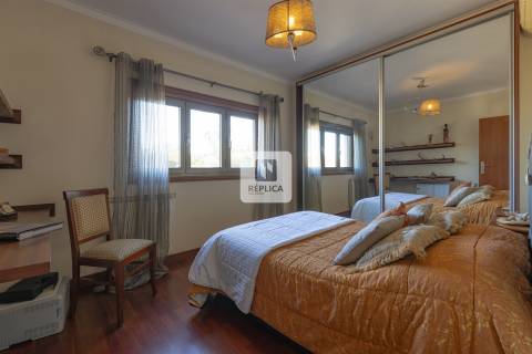 Moradia T5 Triplex em Nogueira da Maia