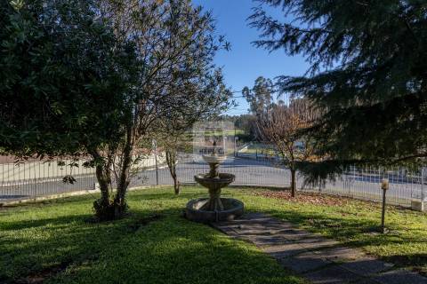 Moradia T5 Triplex em Nogueira da Maia