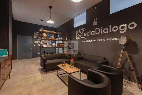 Loja de 670 m2 com Garagem no Centro do Porto | Comércio ou Serviços