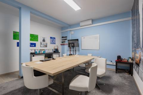 Loja de 670 m2 com Garagem no Centro do Porto | Comércio ou Serviços