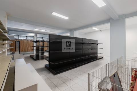 Loja de 670 m2 com Garagem no Centro do Porto | Comércio ou Serviços