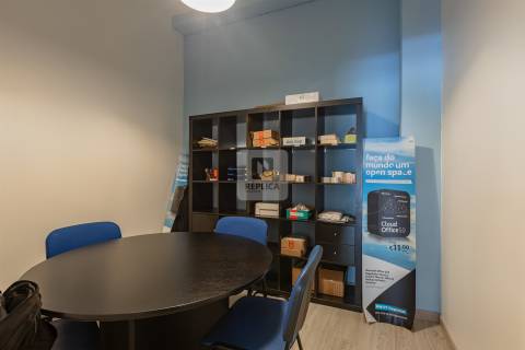 Loja de 670 m2 com Garagem no Centro do Porto | Comércio ou Serviços