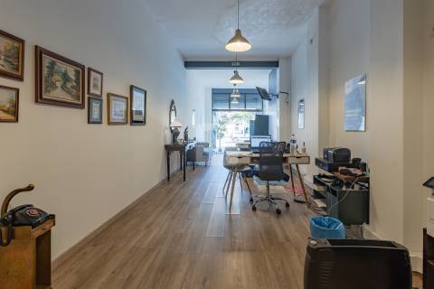 Loja de 670 m2 com Garagem no Centro do Porto | Comércio ou Serviços