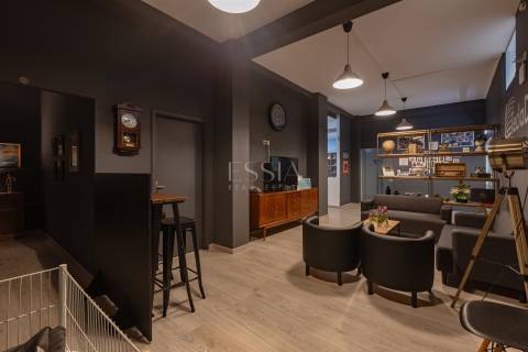 Loja de 670 m2 com Garagem no Centro do Porto | Comércio ou Serviços