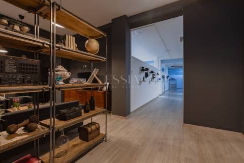 Loja de 670 m2 com Garagem no Centro do Porto | Comércio ou Serviços