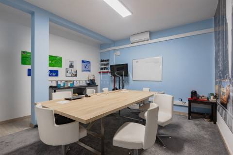 Loja de 670 m2 com Garagem no Centro do Porto | Comércio ou Serviços