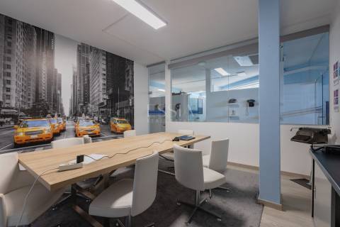 Loja de 670 m2 com Garagem no Centro do Porto | Comércio ou Serviços