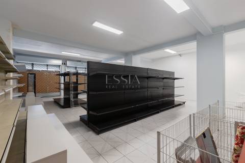 Loja de 670 m2 com Garagem no Centro do Porto | Comércio ou Serviços