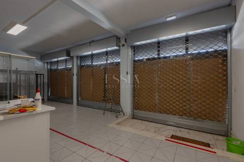 Loja de 670 m2 com Garagem no Centro do Porto | Comércio ou Serviços