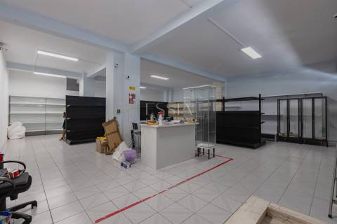 Loja de 670 m2 com Garagem no Centro do Porto | Comércio ou Serviços