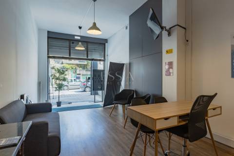 Loja de 670 m2 com Garagem no Centro do Porto | Comércio ou Serviços