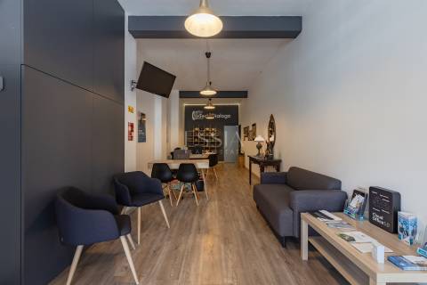 Loja de 670 m2 com Garagem no Centro do Porto | Comércio ou Serviços