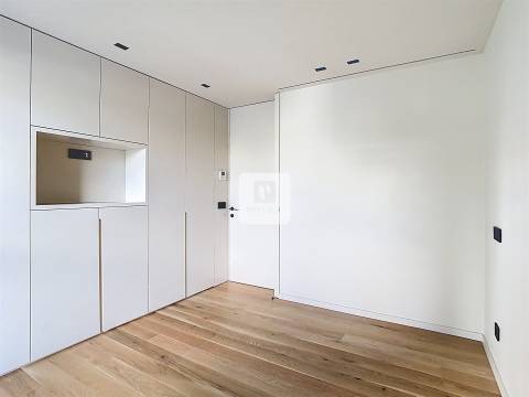 Apartamento T1 Novo na Prelada com Garagem